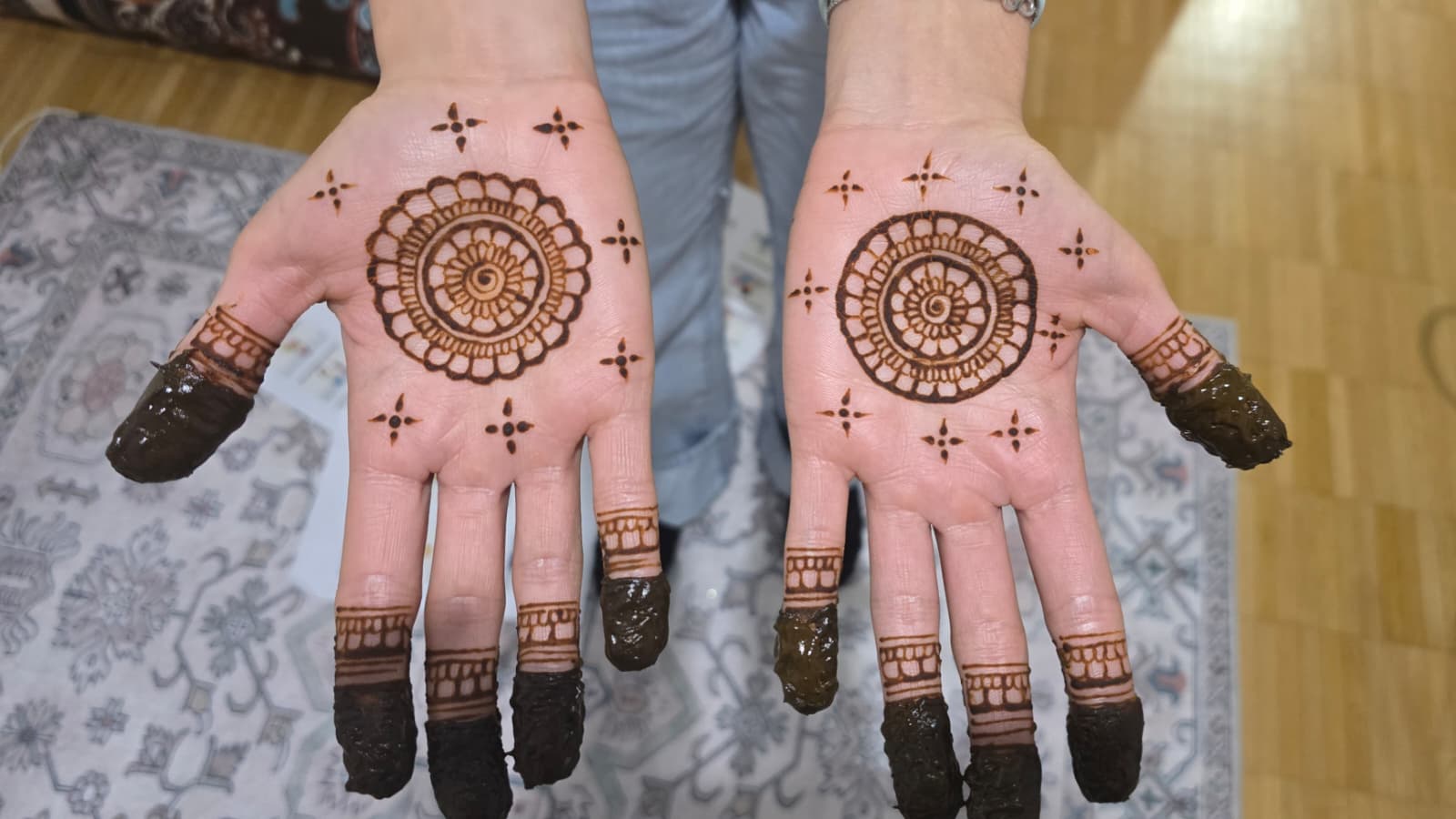 Henna Service 6